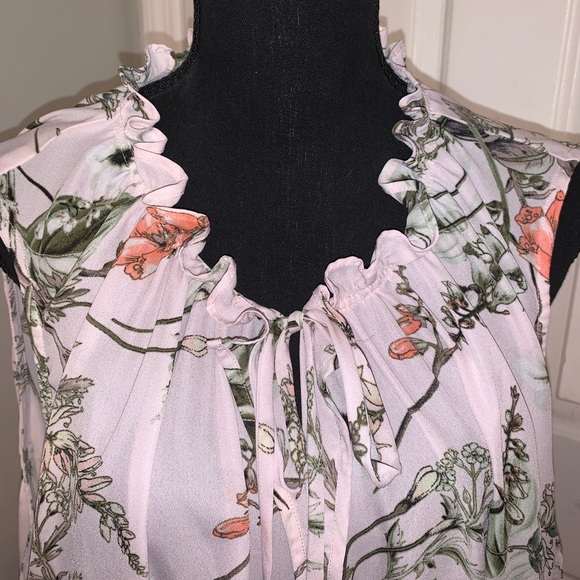 Sleeveless top - Picture 2 of 5